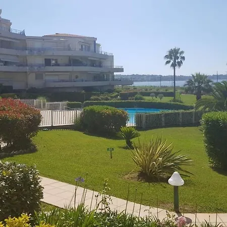 Juan Les Pins Piscine Et A 200m アンティーブ